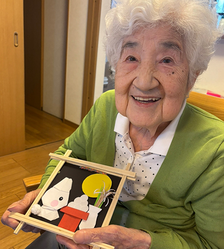 皆でお月見のお飾りを制作しました。