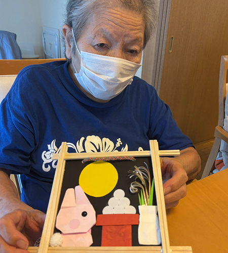 皆でお月見のお飾りを制作しました。