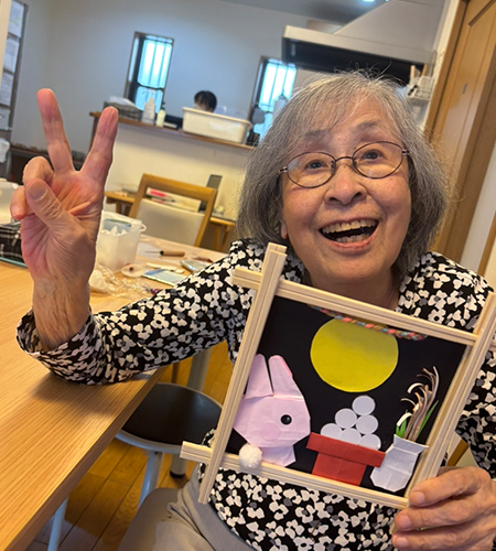 皆でお月見のお飾りを制作しました。