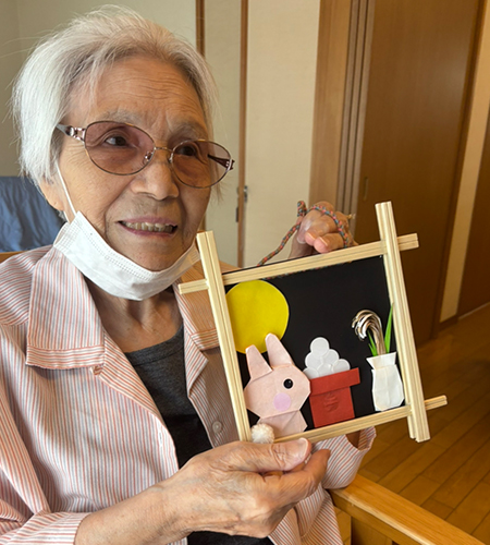 皆でお月見のお飾りを制作しました。