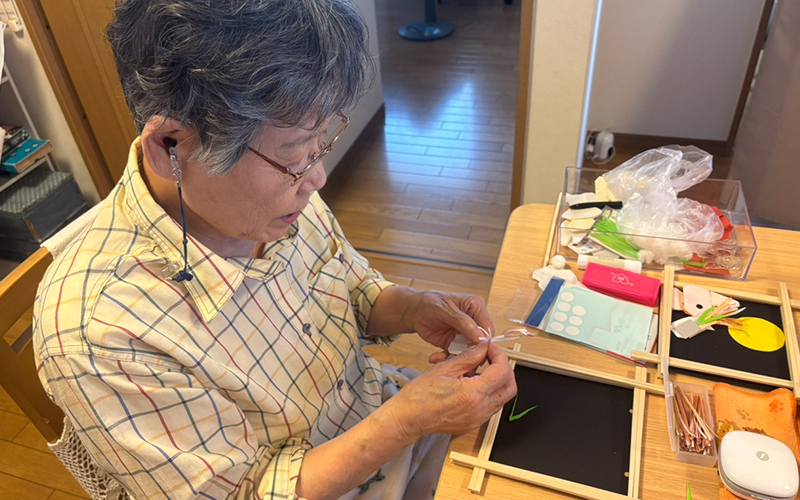 皆でお月見のお飾りを制作しました。