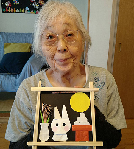 皆でお月見のお飾りを制作しました。