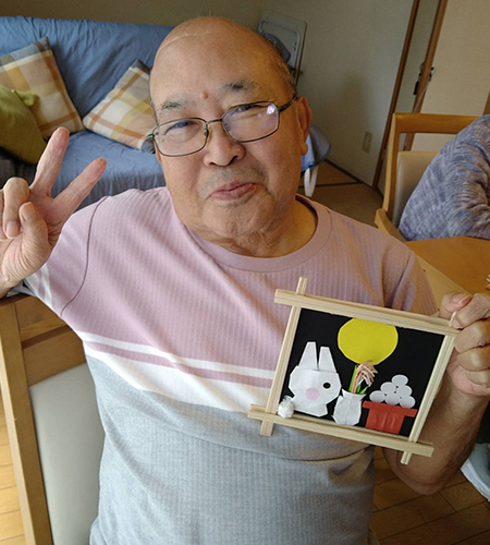 皆でお月見のお飾りを制作しました。