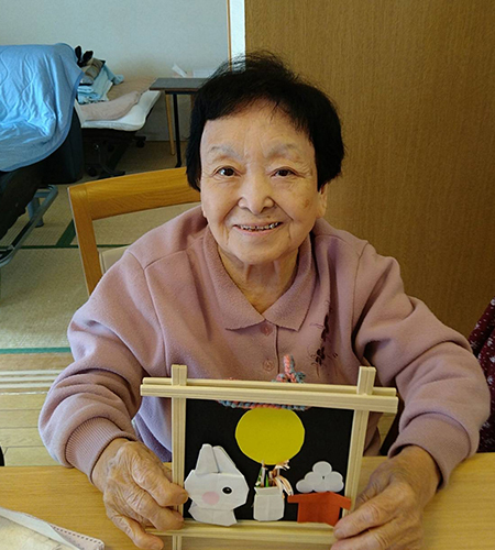 皆でお月見のお飾りを制作しました。