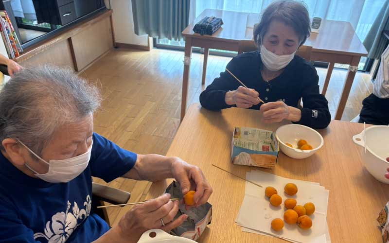 完熟梅で梅シロップ作りです