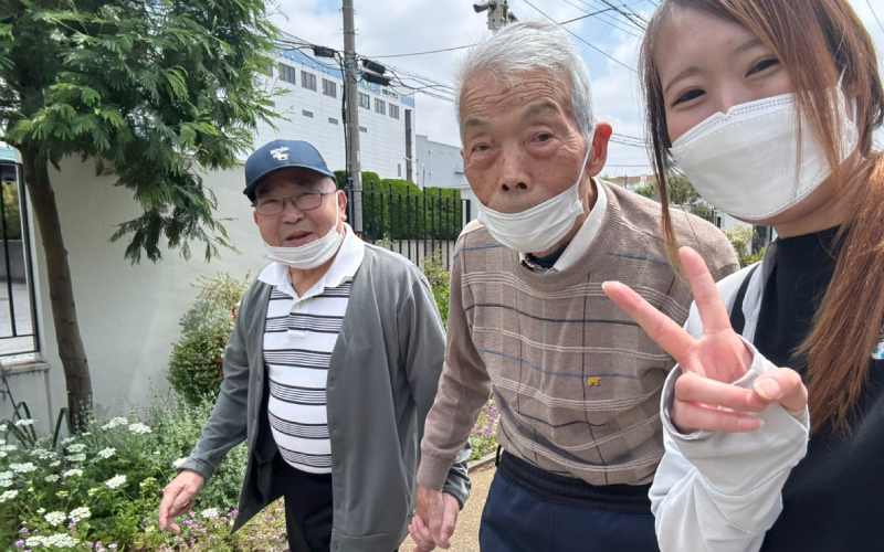 季節の花を楽しみながら、近所の公園へお散歩♪